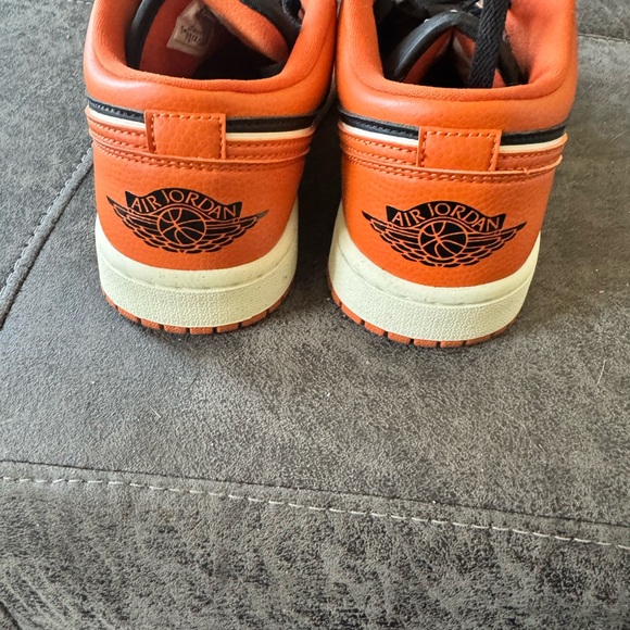 Jordan Athletic Shoes Black and Orange - Picture 2 of 5